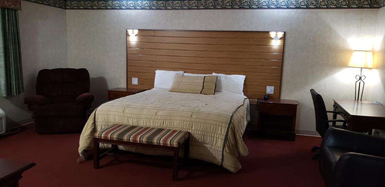 Swiss Village Inn Юрика Спрингс Экстерьер фото