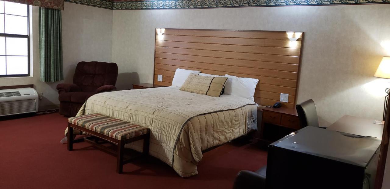 Swiss Village Inn Юрика Спрингс Экстерьер фото