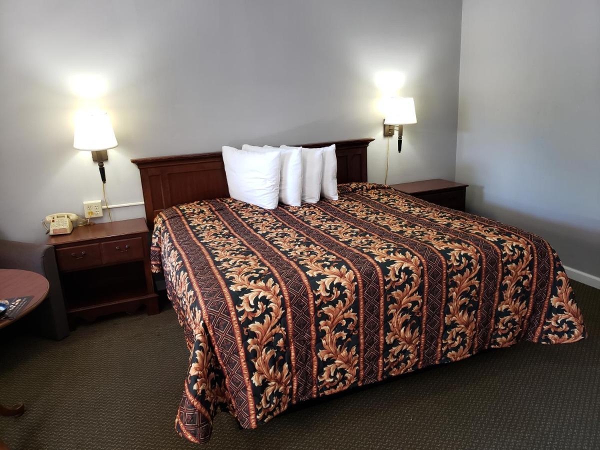 Swiss Village Inn Юрика Спрингс Экстерьер фото