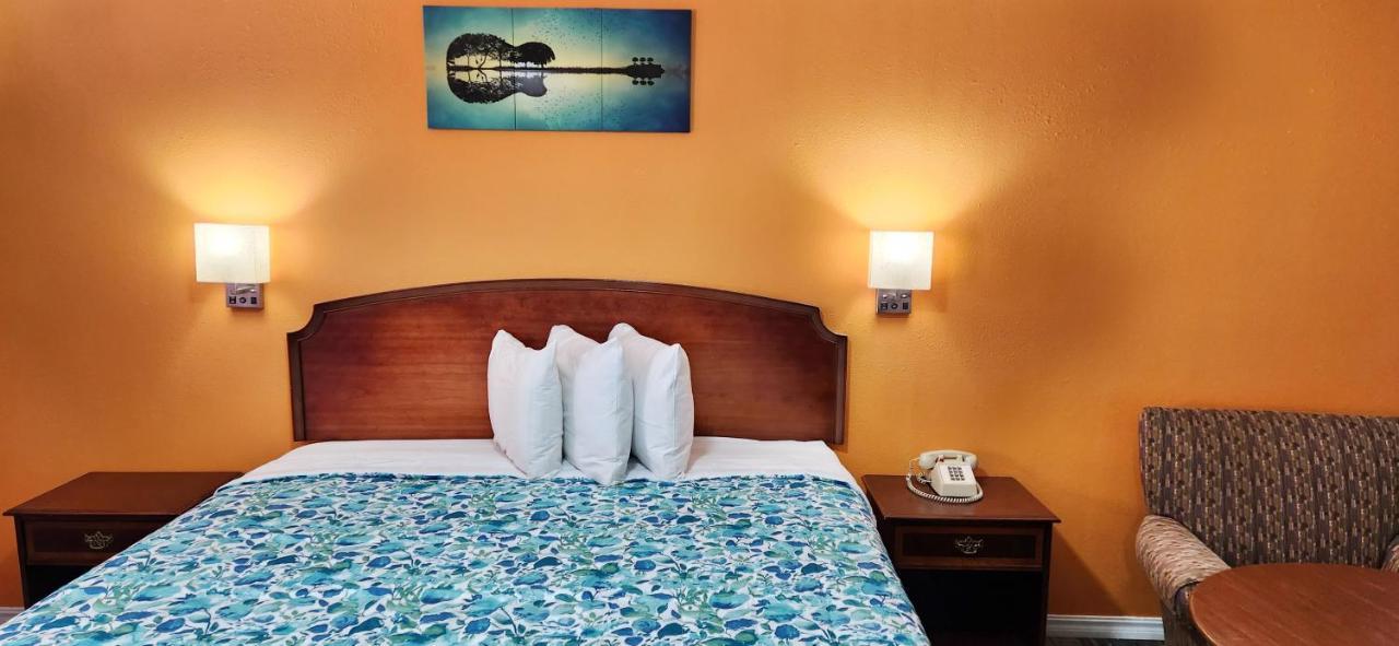 Swiss Village Inn Юрика Спрингс Экстерьер фото