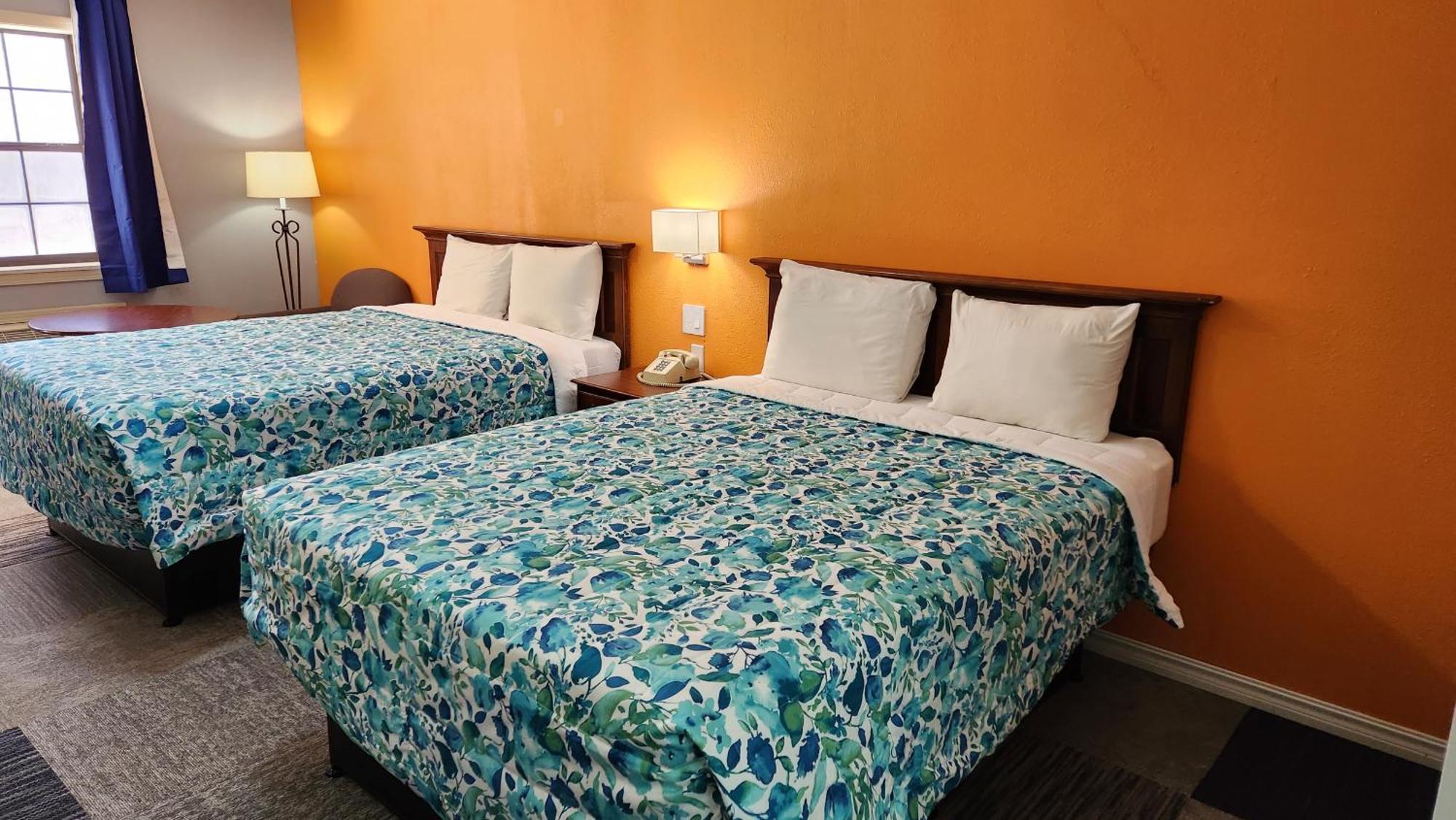 Swiss Village Inn Юрика Спрингс Экстерьер фото
