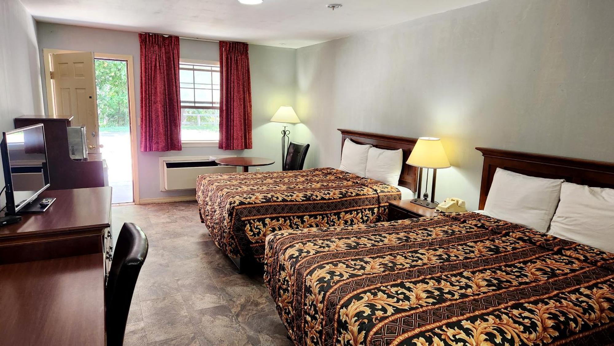 Swiss Village Inn Юрика Спрингс Экстерьер фото