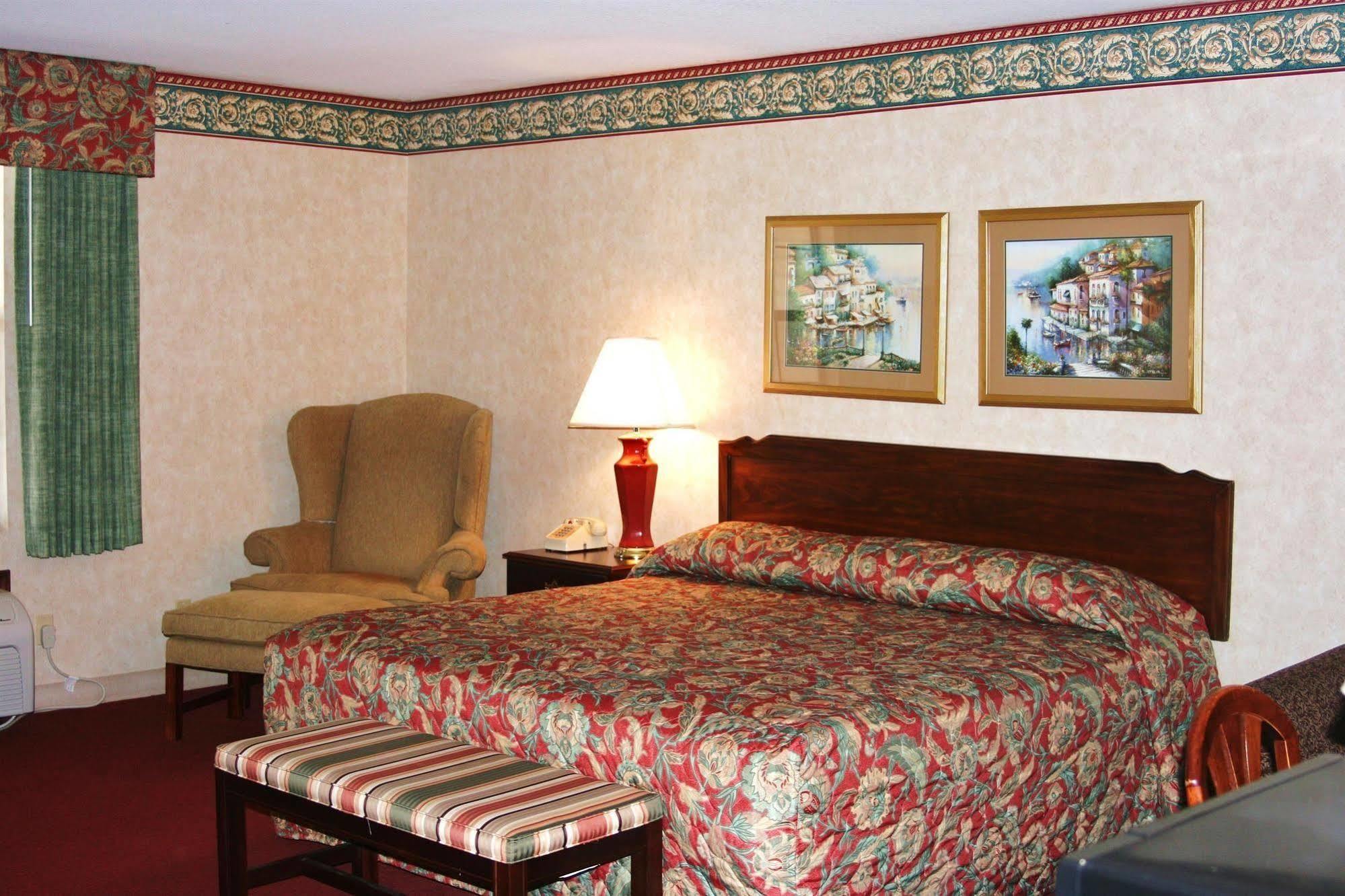 Swiss Village Inn Юрика Спрингс Экстерьер фото