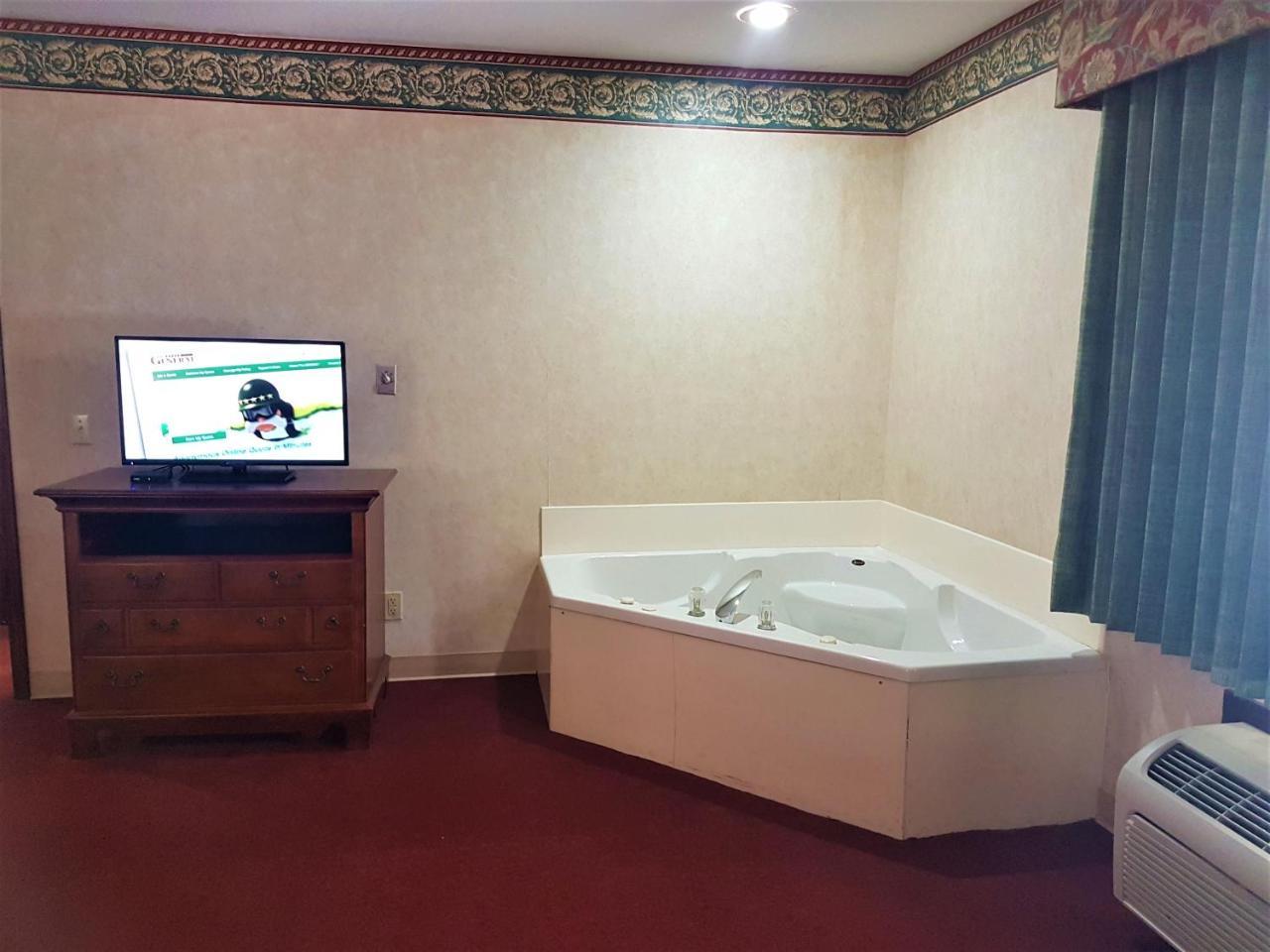 Swiss Village Inn Юрика Спрингс Экстерьер фото